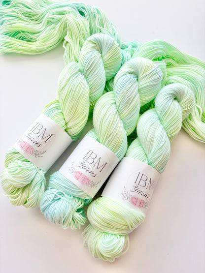 Echeveria | 4 Ply Cotton (Ready to Ship)