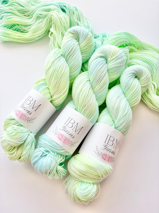 Echeveria | 4 Ply Cotton (Ready to Ship)