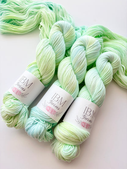 Echeveria | 4 Ply Cotton (Ready to Ship)