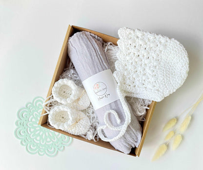 Newborn Bonnet and Booties gift set - IBM Yarns