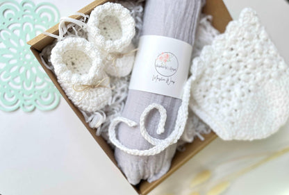 Newborn Bonnet and Booties gift set - IBM Yarns
