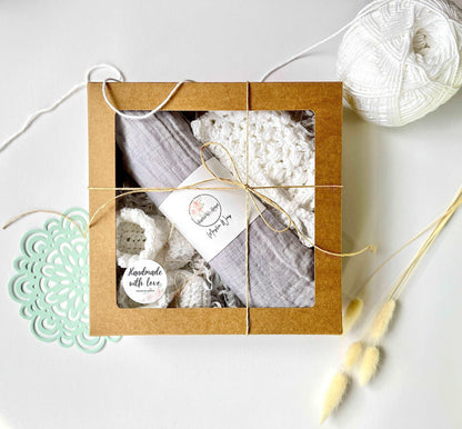 Newborn Bonnet and Booties gift set - IBM Yarns